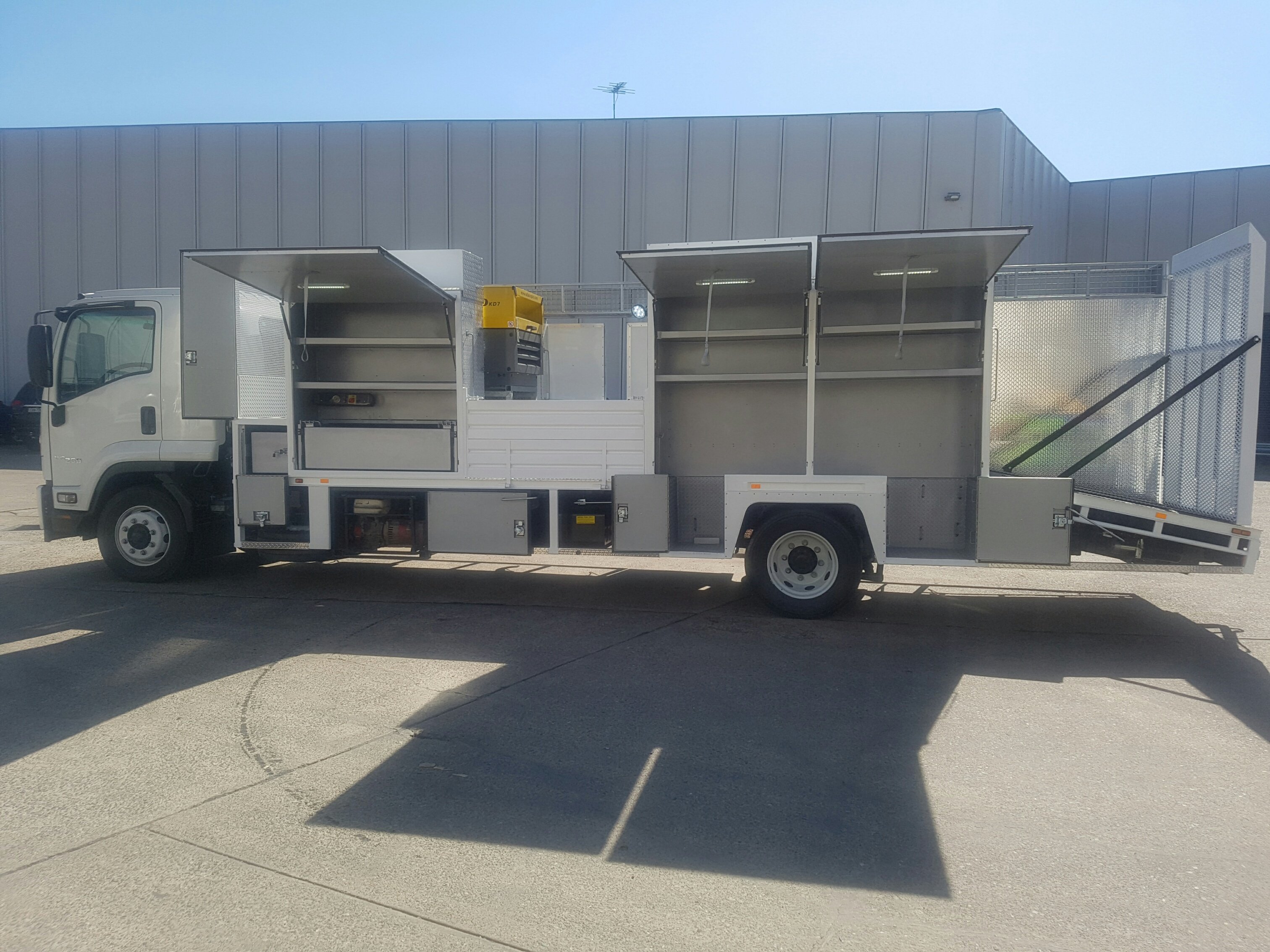 Amplus Auto Body Pty Ltd Motor Body Builders 477 Victoria St