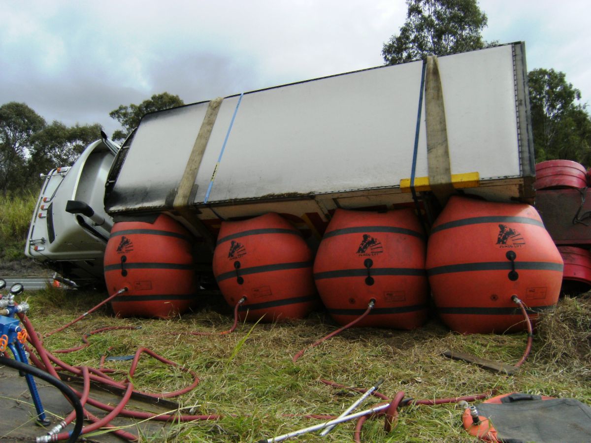 Clayton's Towing Service Pty Ltd Towing Services 500 Quay St