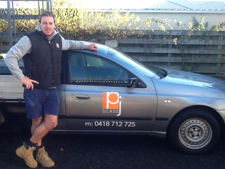 PJ Glass Glazier & Glass Replacement Services 3/ 34 Caramut Rd