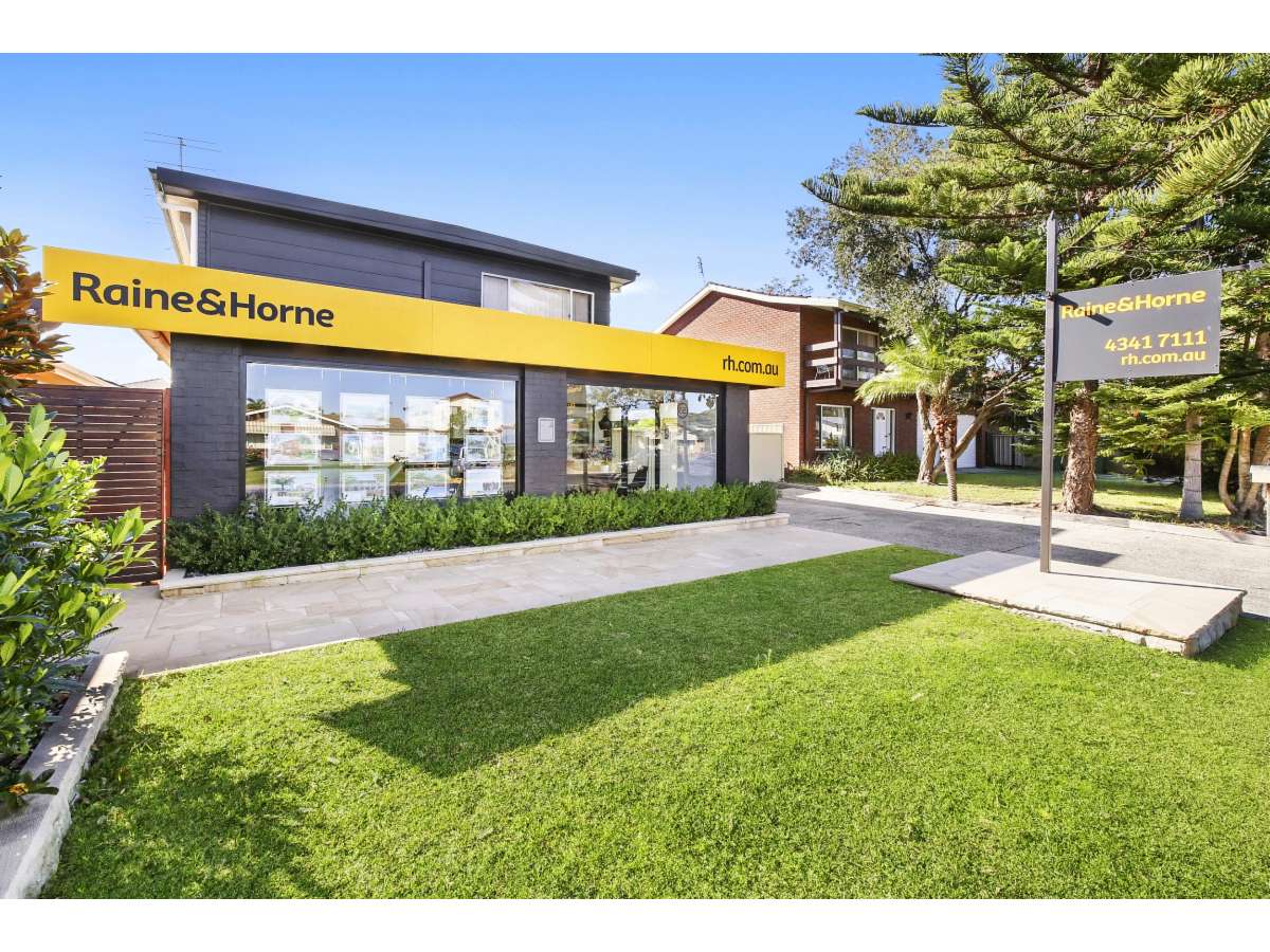 Raine & Horne St Huberts Island Real Estate Agents 63 Helmsman Blv